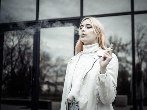 E cigi bolt und e zigarette liquid handgepäck sicher transportieren mit Kaufberatung, gesetzlichen Regeln und praktischen Reisetipps